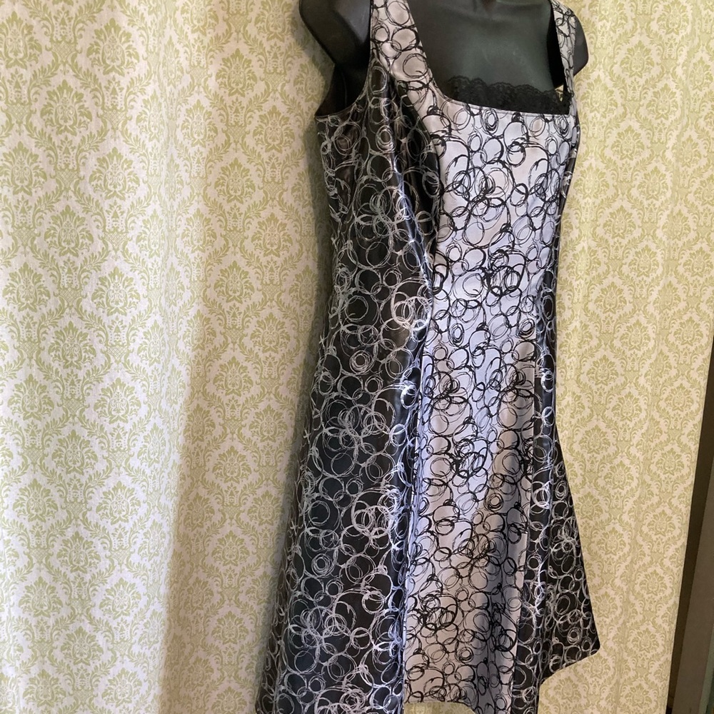 ✨2x HOST PICK✨ Silvery gray and black brocade dress - Picture 2 of 8